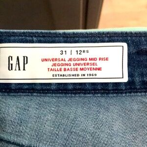 Gap Universal Jeggings Mid Rise size 31 /12